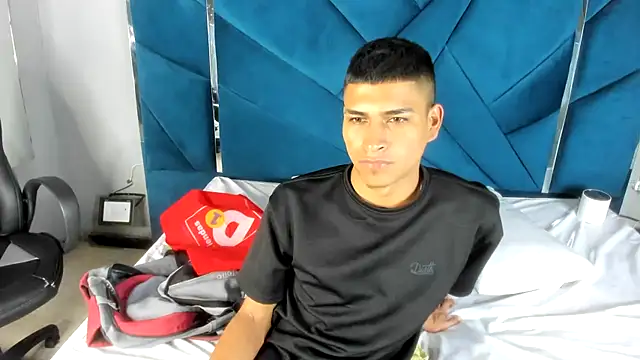 Emiliano Reyes online show from November 19, 2025, 3:28 am