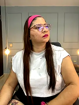 Orianabluee  online show from October 22, 2025, 2:56 am