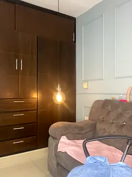 Orianabluee  online show from November 20, 2025, 3:18 am