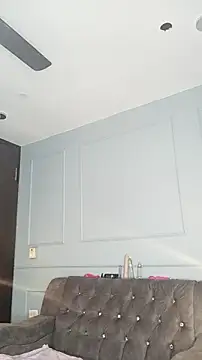 Orianabluee  online show from November 30, 2025, 3:43 am