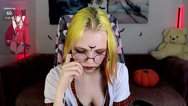 Snapshot of MitaSide chatting on October 31, 2025, 8:43 pm MitaSide online show from October 31, 2025, 8:43 pm