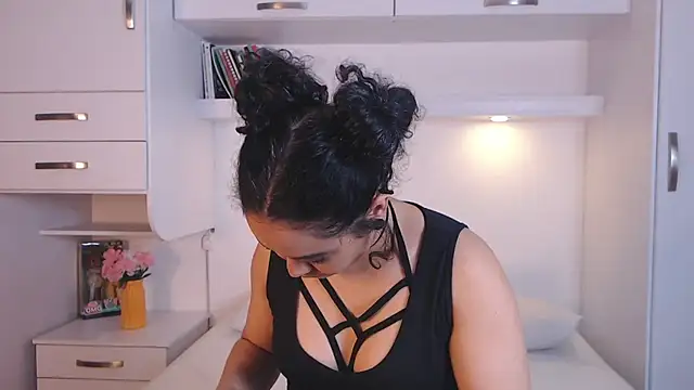 MartiRuis10 online show from November 1, 2025, 12:12 am