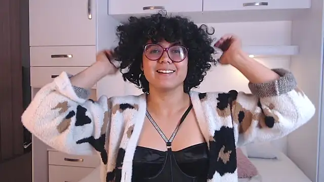 MartiRuis10 online show from November 21, 2025, 9:57 pm