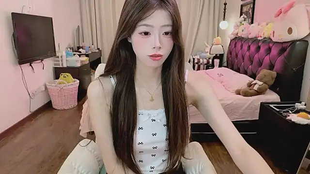 Onecutelittle online show from May 7, 2026, 3:17 pm