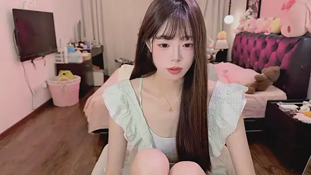 Onecutelittle online show from May 8, 2026, 2:11 pm