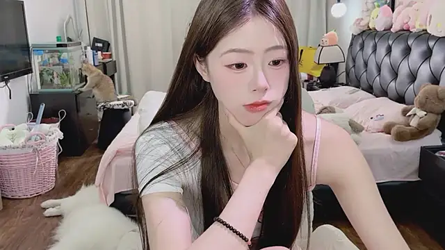 Onecutelittle online show from June 12, 2026, 6:56 am