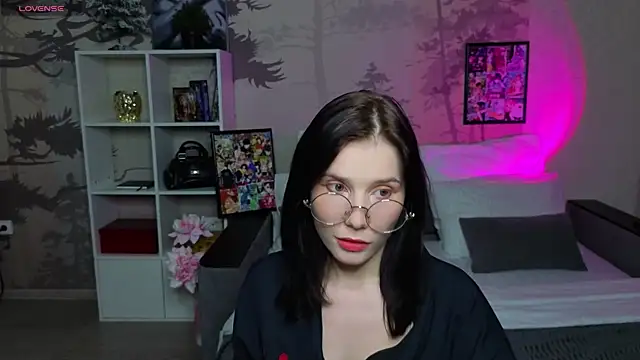 Mell Hyees online show from November 24, 2025, 6:07 pm