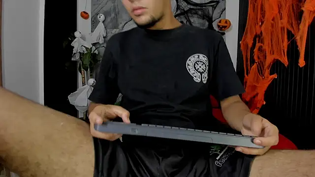 Alan-Smith1 online show from October 21, 2025, 7:47 pm