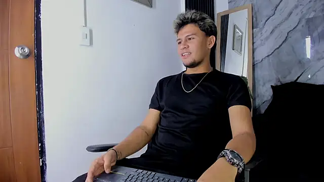 Alan-Smith1 online show from November 26, 2025, 8:10 pm