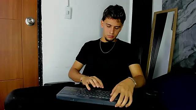 Alan-Smith1 online show from December 16, 2025, 8:25 pm