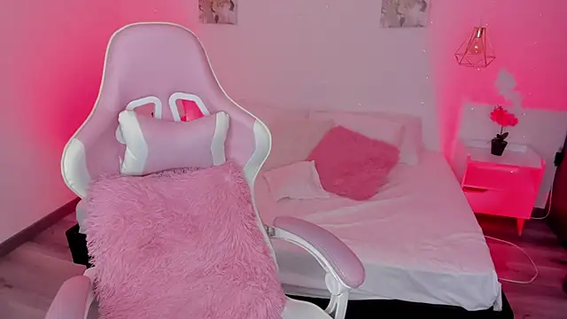 cherryvixen  online show from November 28, 2025, 5:54 am