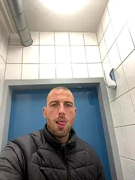 Rotteei1 online show from November 17, 2025, 12:33 pm