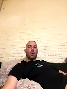 Rotteei1 online show from December 1, 2025, 9:53 pm