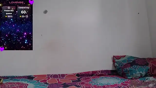 Snapshot of Nikki__uwu chatting on December 14, 2025, 8:02 pm Nikki uwu online show from December 14, 2025, 8:02 pm