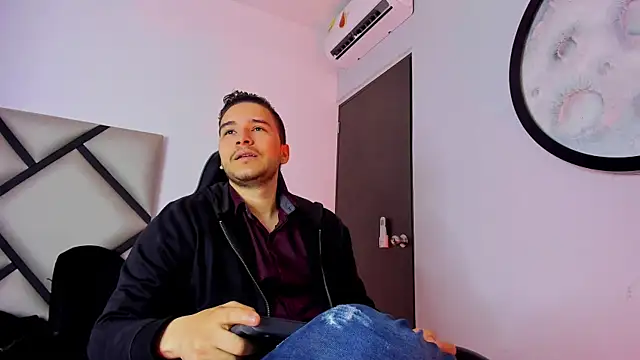 Snapshot of mike_257 chatting on October 24, 2025, 11:50 am mike 257 online show from October 24, 2025, 11:50 am