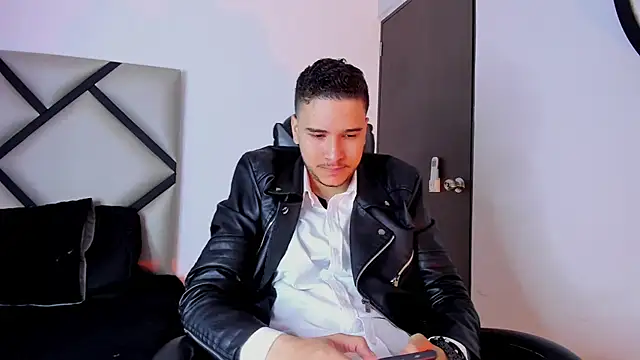 Snapshot of mike_257 chatting on October 27, 2025, 11:47 am mike 257 online show from October 27, 2025, 11:47 am