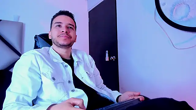 Snapshot of mike_257 chatting on November 4, 2025, 11:53 am mike 257 online show from November 4, 2025, 11:53 am