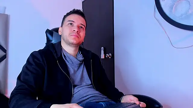 Snapshot of mike_257 chatting on November 6, 2025, 11:44 am mike 257 online show from November 6, 2025, 11:44 am