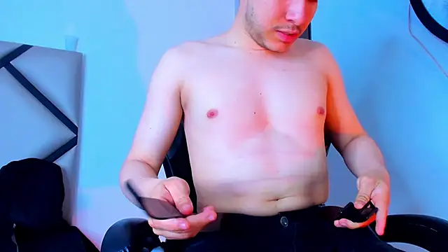 Snapshot of mike_257 chatting on November 7, 2025, 12:27 pm mike 257 online show from November 7, 2025, 12:27 pm