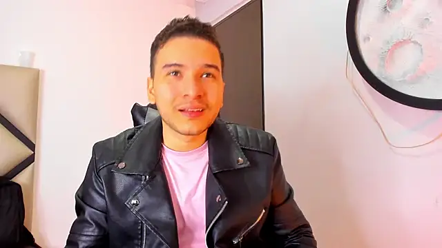 Snapshot of mike_257 chatting on November 8, 2025, 11:43 am mike 257 online show from November 8, 2025, 11:43 am