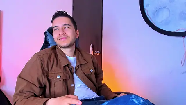 Snapshot of mike_257 chatting on November 12, 2025, 11:43 am mike 257 online show from November 12, 2025, 11:43 am