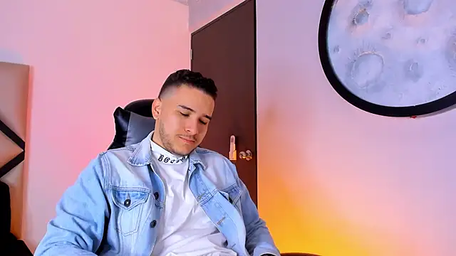 Snapshot of mike_257 chatting on November 15, 2025, 11:40 am mike 257 online show from November 15, 2025, 11:40 am