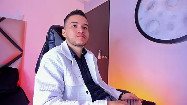 Snapshot of mike_257 chatting on November 19, 2025, 12:05 pm mike 257 online show from November 19, 2025, 12:05 pm