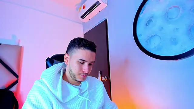 Snapshot of mike_257 chatting on November 24, 2025, 11:54 am mike 257 online show from November 24, 2025, 11:54 am