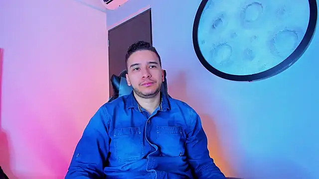 Snapshot of mike_257 chatting on November 26, 2025, 11:44 am mike 257 online show from November 26, 2025, 11:44 am