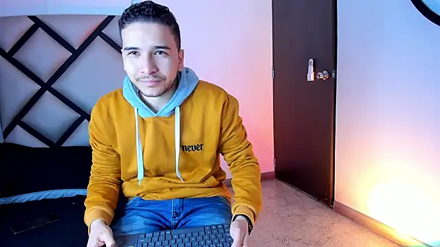 Snapshot of mike_257 chatting on November 27, 2025, 11:45 am mike 257 online show from November 27, 2025, 11:45 am