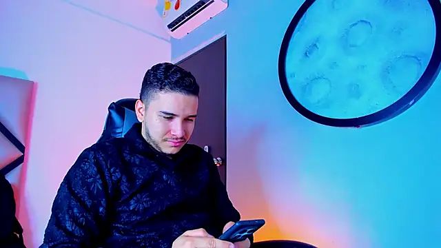 Snapshot of mike_257 chatting on November 29, 2025, 11:57 am mike 257 online show from November 29, 2025, 11:57 am