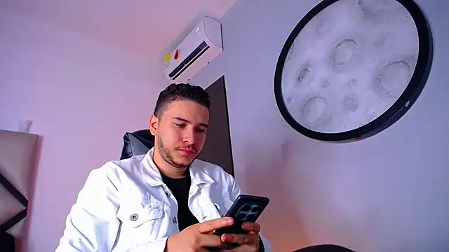 Snapshot of mike_257 chatting on December 2, 2025, 11:48 am mike 257 online show from December 2, 2025, 11:48 am