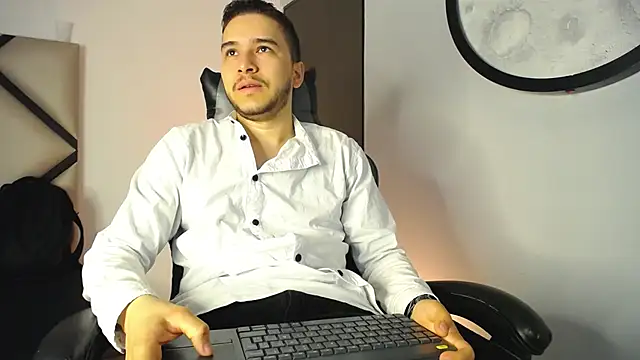 Snapshot of mike_257 chatting on December 3, 2025, 11:52 am mike 257 online show from December 3, 2025, 11:52 am