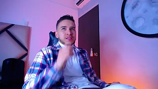 Snapshot of mike_257 chatting on December 4, 2025, 11:41 am mike 257 online show from December 4, 2025, 11:41 am