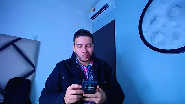 Snapshot of mike_257 chatting on December 18, 2025, 12:22 pm mike 257 online show from December 18, 2025, 12:22 pm