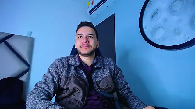 Snapshot of mike_257 chatting on December 19, 2025, 12:01 pm mike 257 online show from December 19, 2025, 12:01 pm