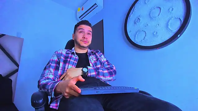 Snapshot of mike_257 chatting on January 7, 2026, 11:56 am mike 257 online show from January 7, 2026, 11:56 am