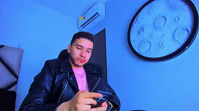 Snapshot of mike_257 chatting on January 8, 2026, 11:56 am mike 257 online show from January 8, 2026, 11:56 am