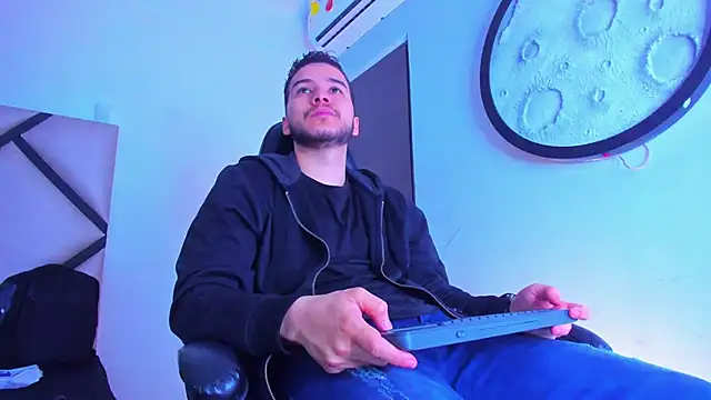 Snapshot of mike_257 chatting on February 5, 2026, 11:37 am mike 257 online show from February 5, 2026, 11:37 am