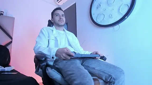 Snapshot of mike_257 chatting on February 9, 2026, 11:25 am mike 257 online show from February 9, 2026, 11:25 am