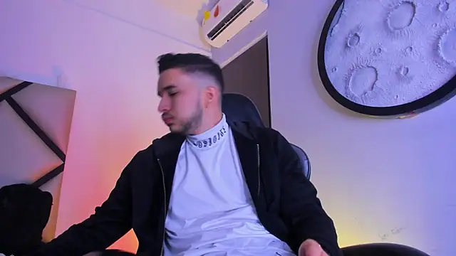 Snapshot of mike_257 chatting on February 17, 2026, 11:50 am mike 257 online show from February 17, 2026, 11:50 am