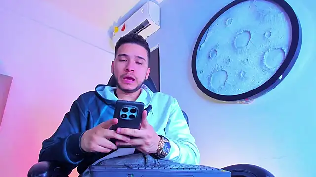 Snapshot of mike_257 chatting on February 21, 2026, 11:55 am mike 257 online show from February 21, 2026, 11:55 am