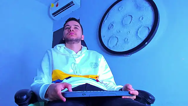 Snapshot of mike_257 chatting on February 24, 2026, 11:52 am mike 257 online show from February 24, 2026, 11:52 am