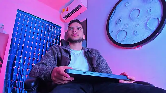 Snapshot of mike_257 chatting on March 10, 2026, 11:26 am mike 257 online show from March 10, 2026, 11:26 am