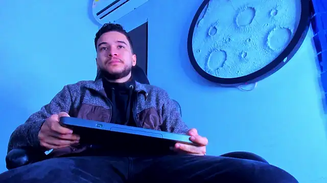 Snapshot of mike_257 chatting on April 1, 2026, 11:55 am mike 257 online show from April 1, 2026, 11:55 am