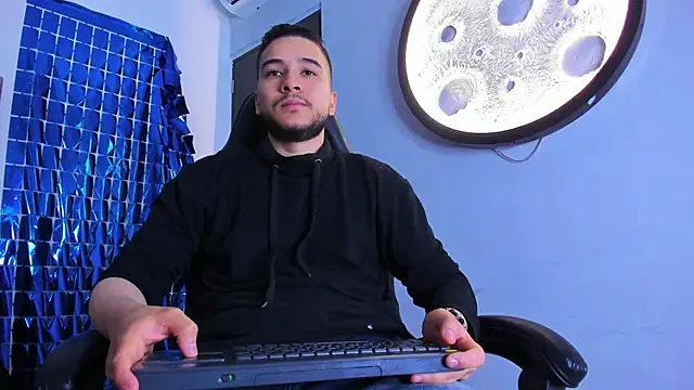 Snapshot of mike_257 chatting on April 14, 2026, 11:49 am mike 257 online show from April 14, 2026, 11:49 am