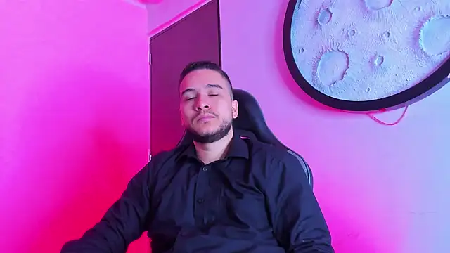 Snapshot of mike_257 chatting on April 15, 2026, 12:01 pm mike 257 online show from April 15, 2026, 12:01 pm