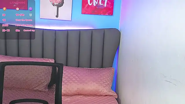 Aria Russo online show from November 28, 2025, 3:47 pm