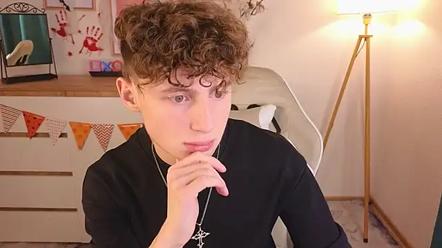 Snapshot of crisp1n chatting on October 29, 2025, 3:36 pm crisp1n online show from October 29, 2025, 3:36 pm