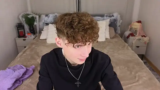 Snapshot of crisp1n chatting on October 30, 2025, 3:02 pm crisp1n online show from October 30, 2025, 3:02 pm